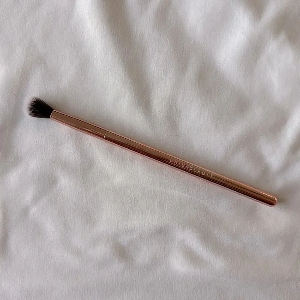Chica beauty rose gold eyeshadow blender brush